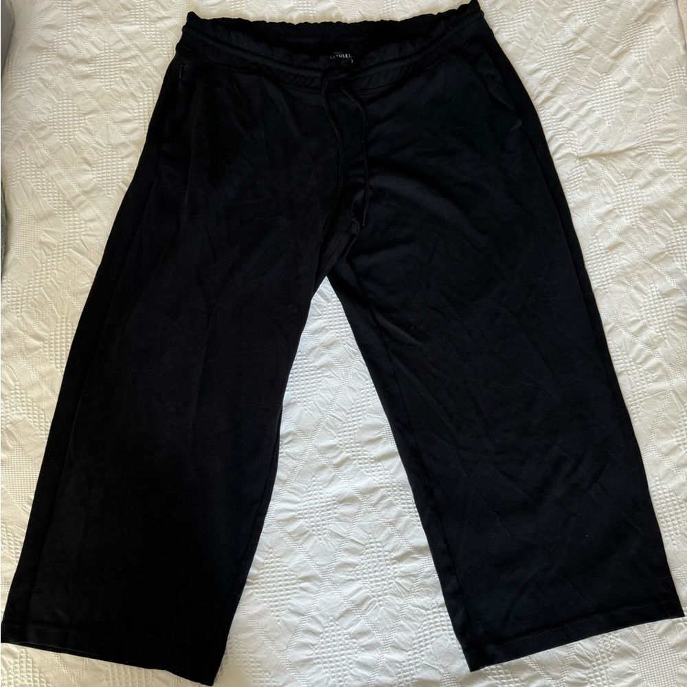 Women’s Seasoft Black Pull-On Cropped Pants